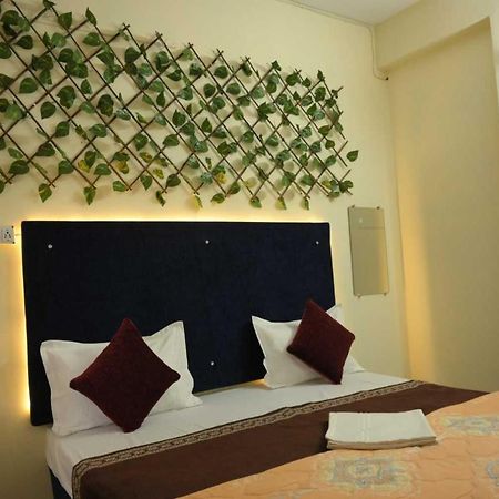 Hotel O Pop Hotel Blue Star ビラーイー エクステリア 写真