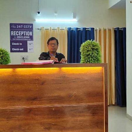 Hotel O Pop Hotel Blue Star ビラーイー エクステリア 写真