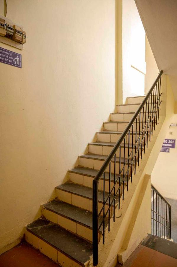 Hotel O Pop Hotel Blue Star ビラーイー エクステリア 写真