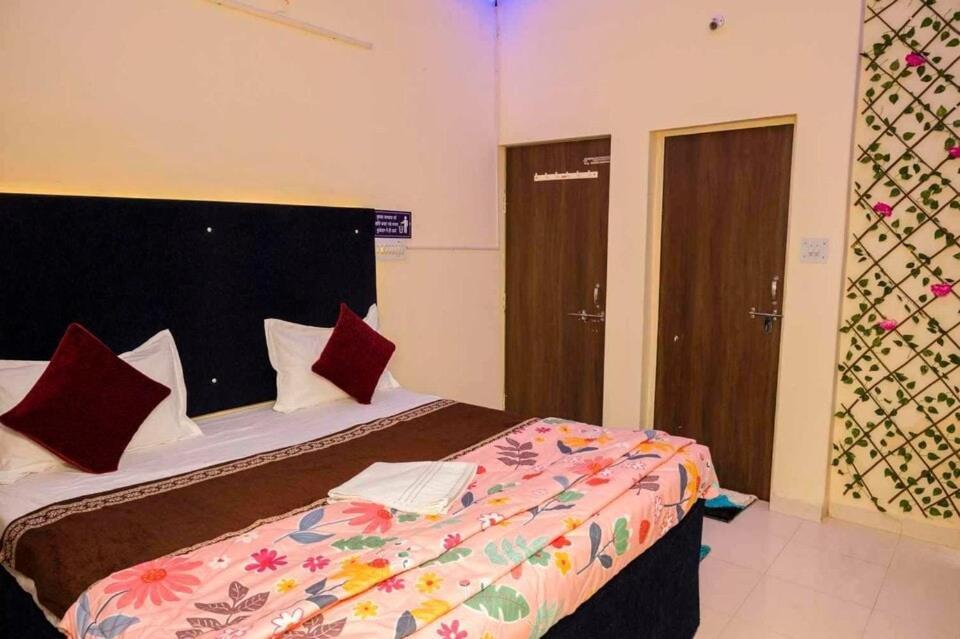 Hotel O Pop Hotel Blue Star ビラーイー エクステリア 写真
