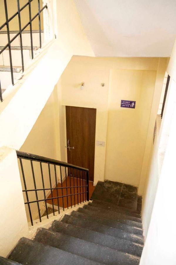 Hotel O Pop Hotel Blue Star ビラーイー エクステリア 写真