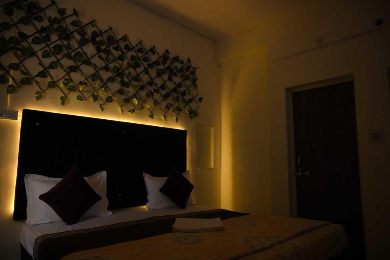 Hotel O Pop Hotel Blue Star ビラーイー エクステリア 写真