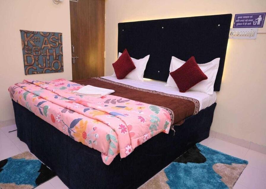 Hotel O Pop Hotel Blue Star ビラーイー エクステリア 写真